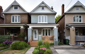 Дом в городе в Восточном Йорке, Торонто, Онтарио,  Канада за C$1 035 000