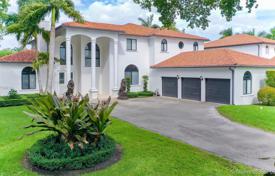 Просторная вилла с задним двором, бассейном, зоной отдыха и гаражом, Майами, США за $1 675 000