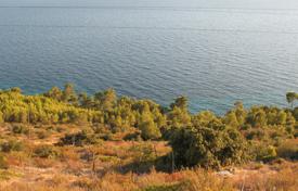 Красивый земельный участок на первой линии у моря, Хвар, Хорватия за 1 062 000 €