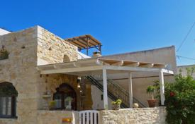Отремонтированный каменный дом с террасой, с видом на долину и горы, Питцидия, Крит, Греция за 230 000 €