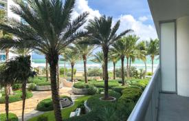Современная квартира с видом на океан в резиденции на первой линии от пляжа, Майами-Бич, Флорида, США за $899 000