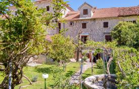 Каменный четырёхуровневый дом на первой линии от моря в Прчане, Котор, Черногория за 745 000 €