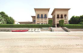 Уютная современная вилла с бассейном и собственным пляжем в престижном районе Пальма Джумейра, Дубай, ОАЭ за $8 500 в неделю