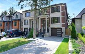 Дом в городе в Этобико, Торонто, Онтарио,  Канада за C$2 150 000