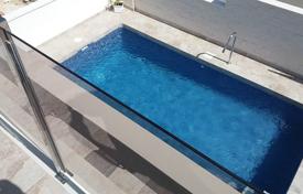 Двухэтажная вилла с бассейном в Сан-Мигель‑де-Салинасе, Аликанте, Испания за 435 000 €