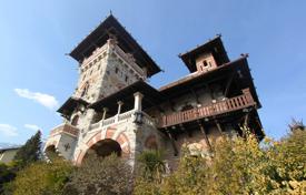 Старинный замок на берегу озера, Оссуччо, Италия за 6 000 000 €