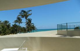Современная квартира с террасой и патио в резиденции на первой линии от пляжа, Санни Айлс Бич, США за $1 151 000