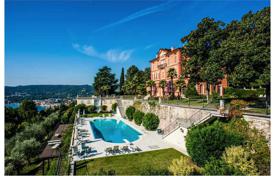 Элитные апартаменты с садом в исторической вилле в Сало, озеро Гарда, Италия за 2 600 000 €