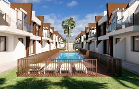 Уютный таунхаус с террасой в жилом комплексе с бассейном, садом и парковкой, Сан-Педро-дель-Пинатар, Испания за 135 000 €