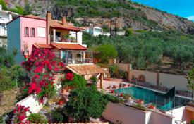 Трёхуровневая вилла с бассейном, садом и видом на море в Каламате, Пелопоннес, Греция за 585 000 €