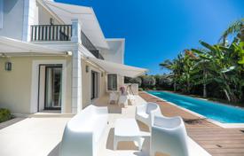 Отремонтированная вилла с бассейном, садом и гостевым домом рядом с пляжем, Кап д'Антиб, Франция за 12 500 € в неделю