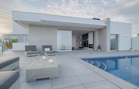 Просторная вилла с задним двором, бассейном, зоной отдыха, террасой и гаражом, Бенитачель, Испания за 830 000 €