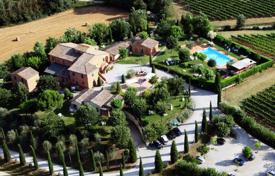 Отреставрированное поместье с бассейном, Монтепульчано, Италия за 3 200 000 €