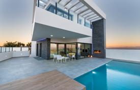 Комфортабельная вилла с садом, бассейном, гаражом, террасой и видом на море, Сьюдад-Кесада, Испания за 595 000 €