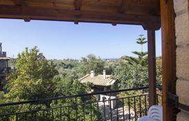 Каменный дом с большой верандой, садом и видом на море, Пелопоннес, Греция за 220 000 €