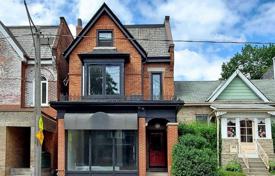 Дом в городе на Пап-авеню, Торонто, Онтарио,  Канада за C$2 066 000