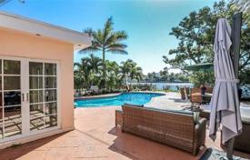 Уютная вилла с задним двором, бассейном, зоной отдыха и гаражом, Холливуд, США за $1 359 000