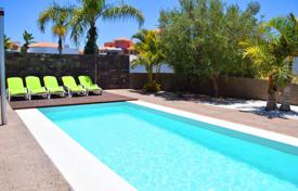 Элитная вилла с бассейном в 100 метрах от пляжа, в престижном районе Коста Адехе, Испания за 3 400 € в неделю