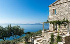Трехэтажная вилла с бассейном в спокойном районе, Корфу, Греция за 2 600 € в неделю