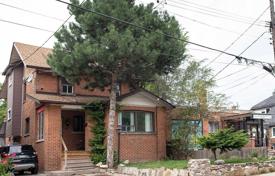 Дом в городе в Йорке, Торонто, Онтарио,  Канада за C$1 270 000