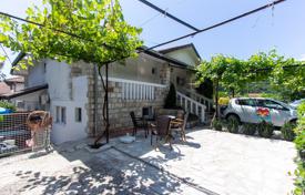 Меблированный двухэтажный дом в Зеленике, Херцег-Нови, Черногория за 430 000 €