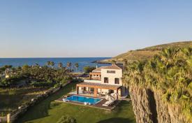 Просторная вилла с бассейном и садом на первой линии у моря, Ретимно, Греция за 24 000 € в неделю