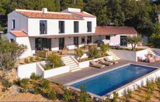 6-комнатная вилла в Кавалер-Сюр-Мер за 2 800 000 €