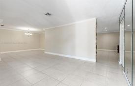 4-комнатный дом в городе 294 м² в Корал-Спрингс, США за $715 000