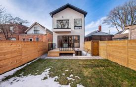 Дом в городе в Восточном Йорке, Торонто, Онтарио,  Канада за C$2 436 000