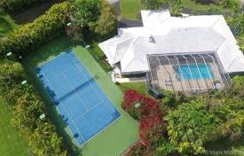 Просторная вилла с теннисным кортом, бассейном, гаражом и террасой, Пайнкрест, США за $1 695 000