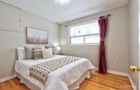 4-комнатный дом в городе в Норт-Йорке, Канада за C$2 163 000