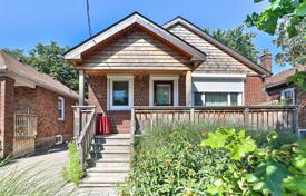 Дом в городе в Этобико, Торонто, Онтарио,  Канада за C$986 000
