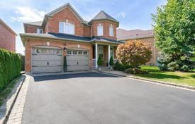 Дом в городе в Скарборо, Торонто, Онтарио,  Канада за C$1 571 000