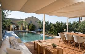 Стильная двухэтажная вилла с прудом и бассейном, Ханья, Крит, Греция за 4 800 € в неделю