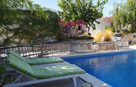 Старинная вилла с бассейном и садом рядом с Сан Рафаэлем, Ибица, Испания за 9 700 € в неделю