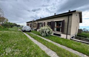 5-комнатная квартира в кондо 890 м² в Трецолано за 1 100 000 €