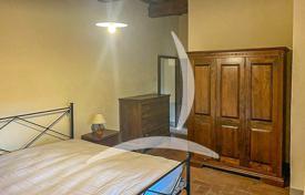 6-комнатная вилла 417 м² в Чивителла-ин-Валь-ди-Кьяна, Италия за 700 000 €