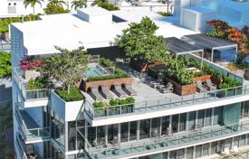 Дизайнерский меблированный пентхаус с садом и джакузи на крыше в Майами-Бич, Флорида, США за 5 576 000 €
