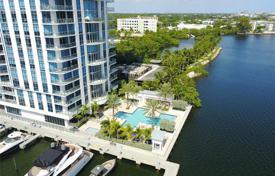 Комфортабельные апартаменты с террасой и видом на бухту в здании с бассейном и спа-центром, Авентура, США за 831 000 €