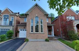 Дом в городе в Скарборо, Торонто, Онтарио,  Канада за C$1 041 000
