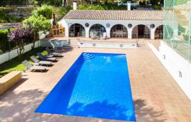 Вилла с садом, бассейном и парковкой, 400 метров до пляжа, Тосса‑де-Мар, Жирона, Испания за 3 300 € в неделю
