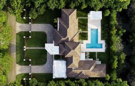 Современная вилла с задним двором, бассейном, террасой и гаражом, Пайнкрест, США за $3 295 000