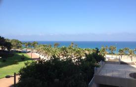 Апартаменты с балконом и видом на море в комфортабельной резиденции с бассейном, на первой линии от побережья, Нетания, Израиль за $770 000