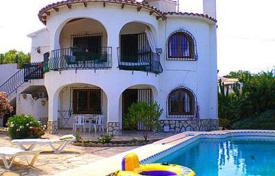 Просторная вилла с садом, задним двором, бассейном, зоной отдыха и террасой, Кальпе, Испания за 295 000 €