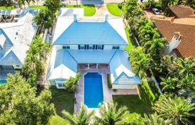 Элегантная вилла с участком, бассейном, гаражом и террасой, Майами, США за 5 500 000 €
