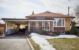Дом в городе в Скарборо, Торонто, Онтарио,  Канада за C$1 233 000