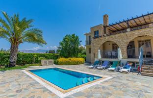 9-комнатная вилла 270 м² в Полисе за 725 000 €