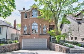 Дом в городе в Норт-Йорке, Торонто, Онтарио,  Канада за C$2 236 000
