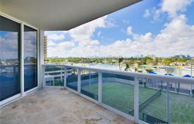 Меблированная трехкомнатная квартира на берегу океана в Майами-Бич, Флорида, США за 708 000 €