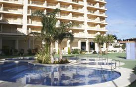 Меблированные апартаменты с террасой и видом на море в жилом комплексе с бассейном и садом, Кальпе, Испания за 152 000 €